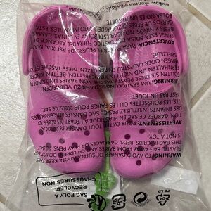 CROCS Vibrant Pink Clogs